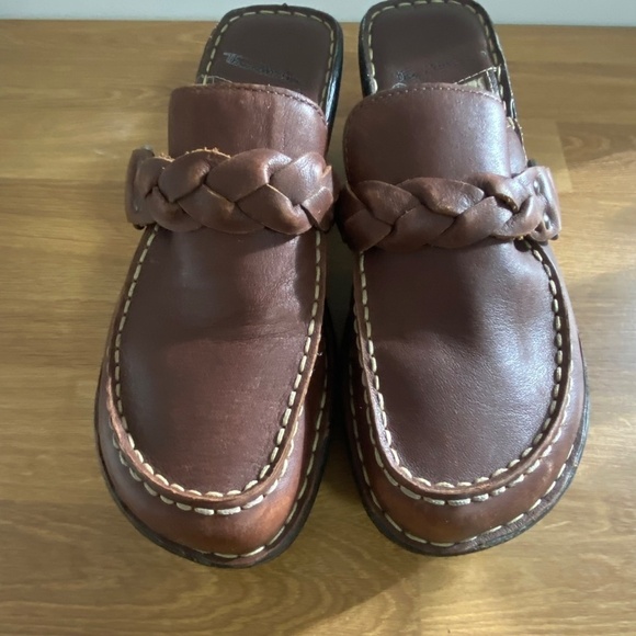 Thom McAn brown leather clogs size 8 - Picture 3 of 16